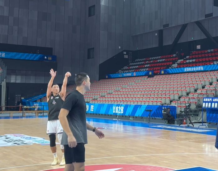 开云APP下载-高诗岩真自律！赛前绑护具加练又回力量房，攻守回暖仍是后场核心|谢智杰|比赛|训练|季后赛|全能_新浪体育_新浪新闻