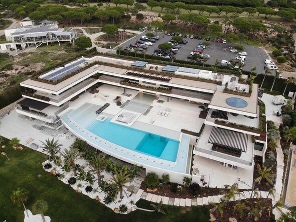 开云体育-葡媒：C罗可能在耗资3000万镑打造的豪宅结婚，然后将其出售