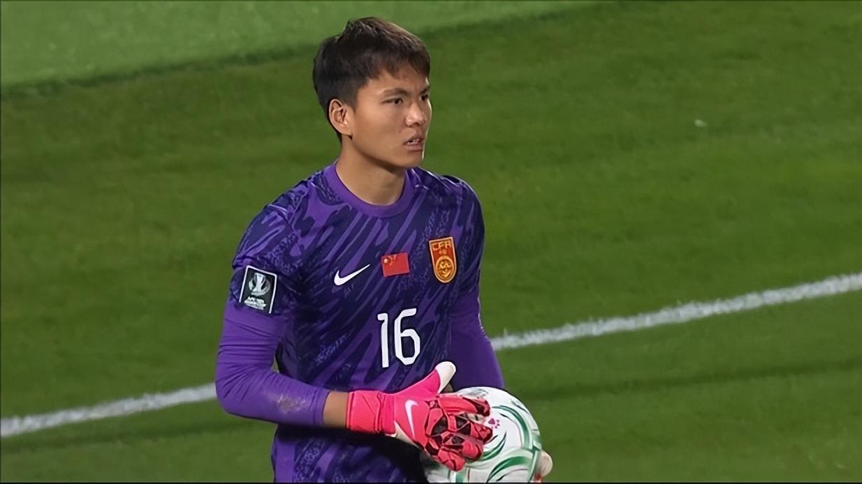 国足0比0伊拉克！门将李昊一战封神，屡献神扑，必将引起中超哄抢