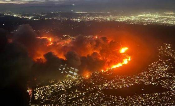 开云APP下载-加州山火导致卡椒千万豪宅被毁 科尔90岁母亲避难