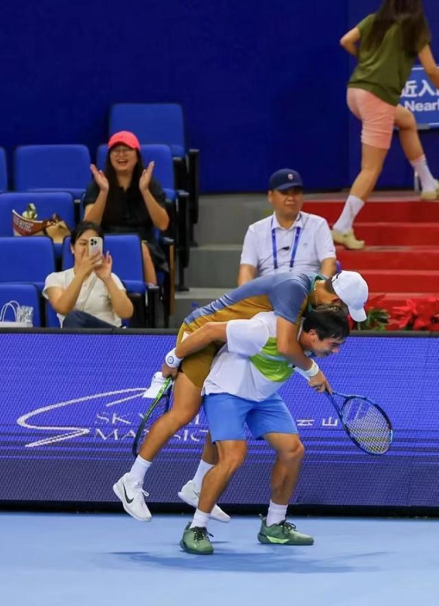 开云APP下载-张奔斗：时间，商竣程一个未知而美妙的维度