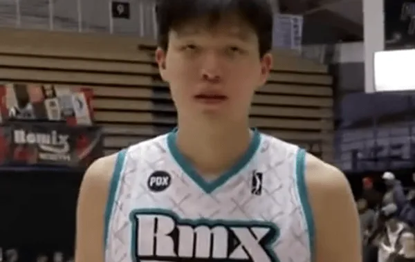 开云体育-如何评价自己本赛季前半程的表现？杨瀚森：摸爬滚打