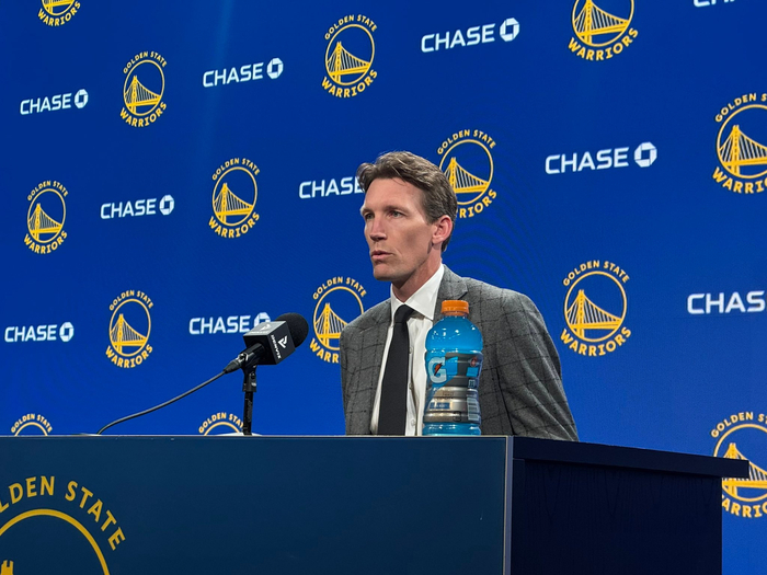 开云APP下载-邓利维称不交易巴特勒，期待其下季复出助队|吉米·巴特勒|迈克·邓利维|金州勇士队|运动员发声|迈克-邓利维_新浪体育_新浪新闻