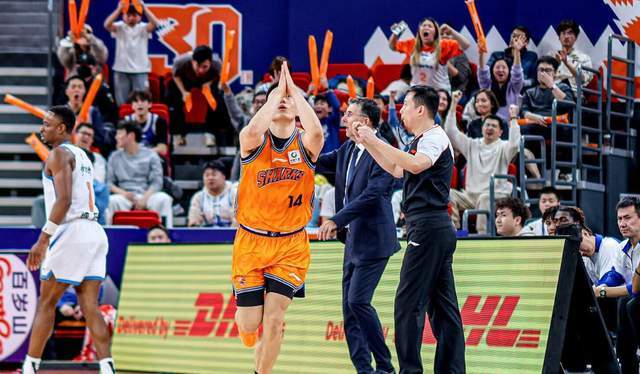 CBA积分榜最新排名！广厦七连胜第一太稳，广东上海哄抢第二