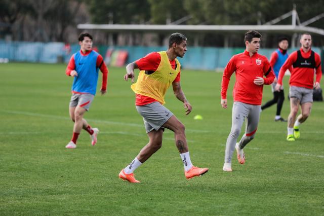 开云APP下载-洛佩斯加盟1周年表忠心：2021年我在海港有2个目标